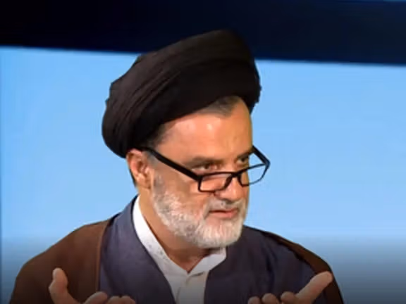 التلفزيون الإيراني يطالب بملاحقة عضو برلماني قضائيًا لكشفه "رسائل سرية" تخص مجتبى خامنئي