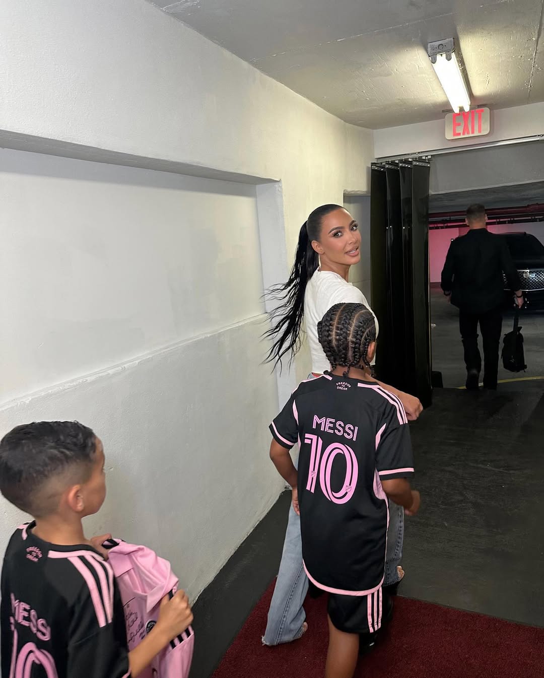 پیراهن لیونل مسی، هدیه‌ ویژه به کیم کارداشیان در سفر به برزیل ...