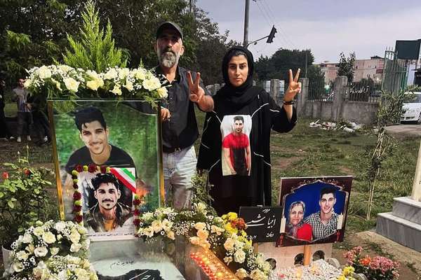 رغم الضغوط الأمنية المكثفة.. أهالي قتلى "انتفاضة مهسا" يحيون ذكرى ذويهم الثانية