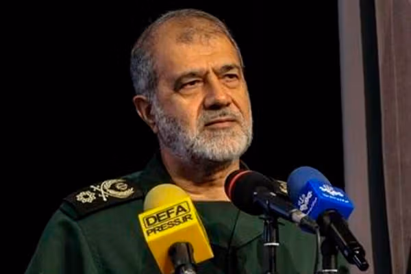 معاون ارتباطات سپاه: ترامپ احمق جای معاویه را گرفته