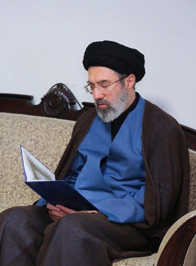 اختصاصی: وضعیت جسمی مجتبی خامنه‌ای باعث واکنش در میان روحانیون حاکم شده است