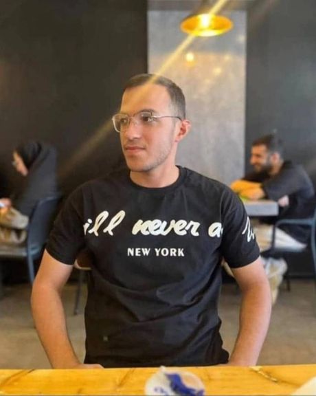 طالب جامعي في الأهواز يحرق نفسه احتجاجاً على هدم البلدية كشك عائلته