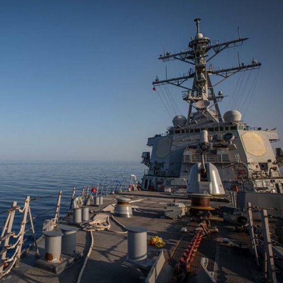 ارتش آمریکا چهار موشک ضدکشتی، سه پهپاد و سه شهپاد حوثیها را در دریای سرخ منهدم کرد