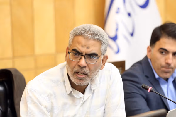 عضو کمیسیون اقتصادی مجلس: با وجود خسارات زیاد، فعلا ناچاریم جنگ و مقاومت را ادامه دهیم