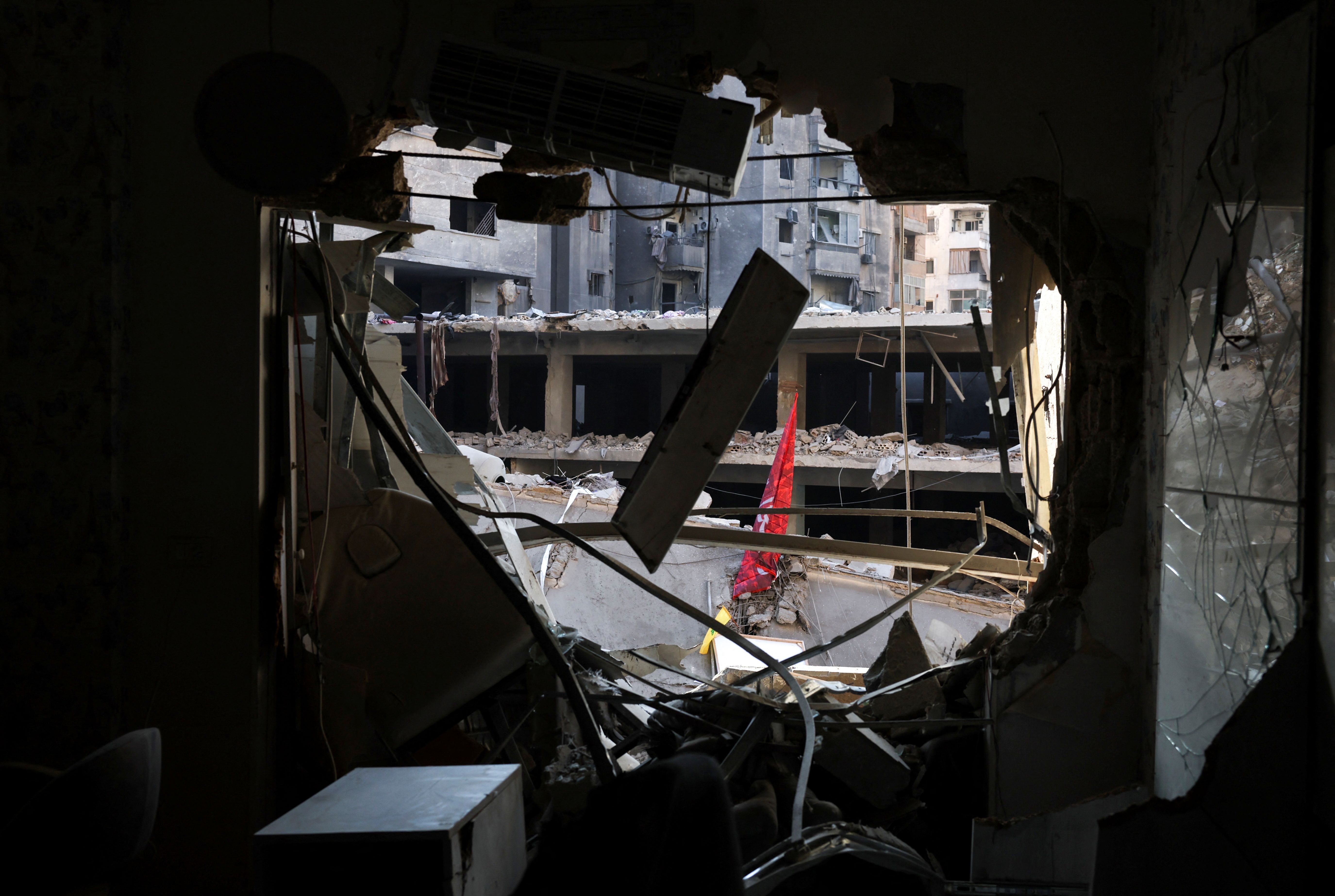 ویرانی‌های به جا مانده از حملات ارتش اسرائیل به حومه جنوبی بیروت، ۱۹ آبان