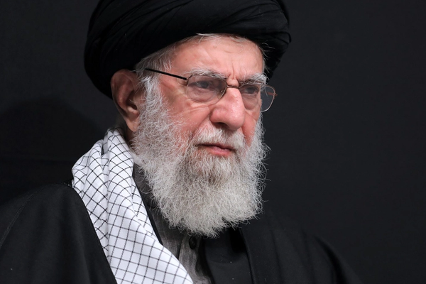 خامنئي يطالب أعضاء البرلمان بـ"التوحد في القضايا الأساسية"