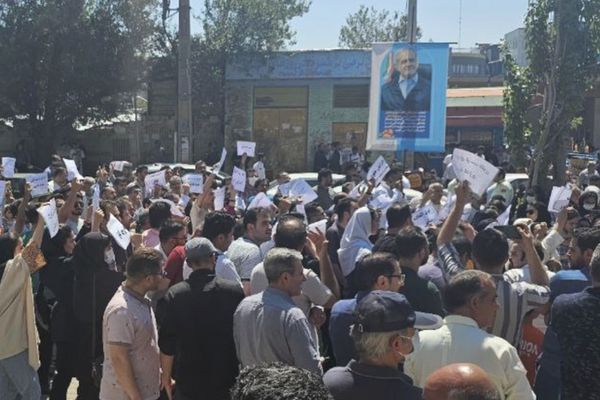 وعود الرئيس لم تهدئ الغضب.. تصاعد احتجاجات الممرضين في إيران