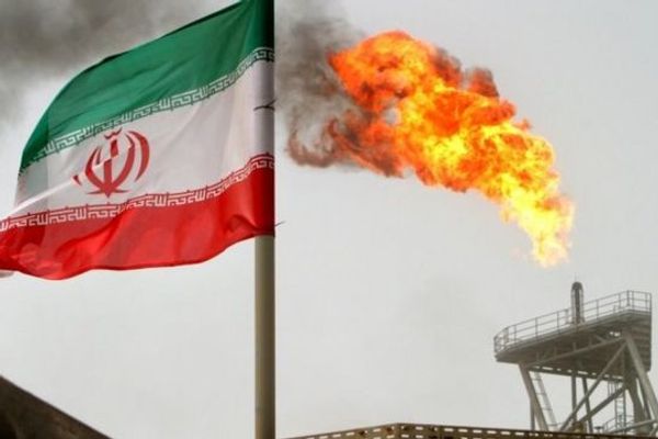 مسؤول اقتصادي إيراني: "المشاكل السياسية" تعيق تطوير مشاريع البلاد بالخارج حتى مع فنزويلا