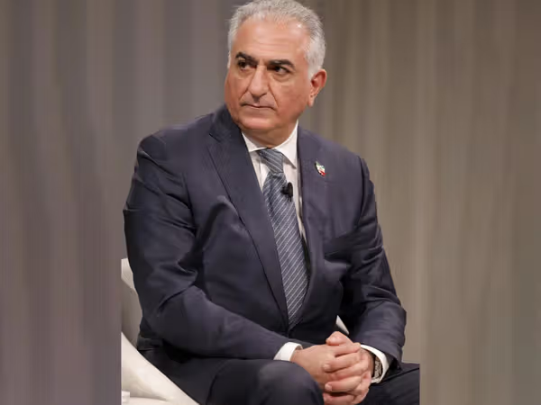 شاهزاده رضا پهلوی درباره تحریم‌ها: مردم ایران رژیم را مقصر فقر می‌دانند، نه غرب را