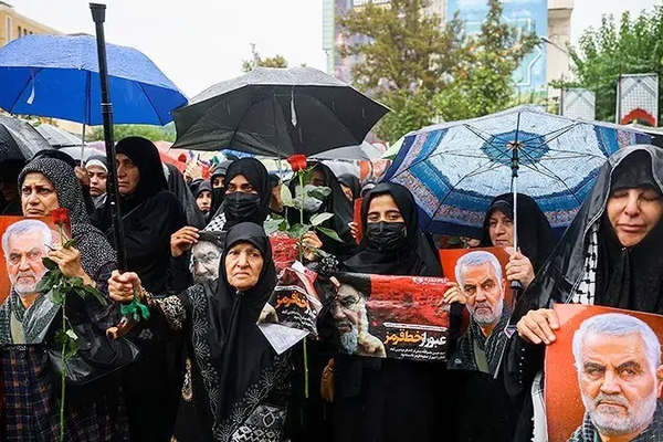 بعد مطالبات مؤيديه بالانتقام.. النظام الإيراني في "مأزق" بعد مقتل "نصرالله"