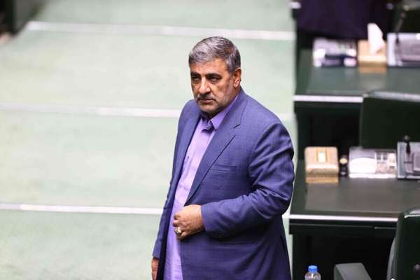 برلماني إيراني يحذّر: وقف الدعم المالي قد يؤدي إلى اضطرابات اجتماعية واحتجاجات