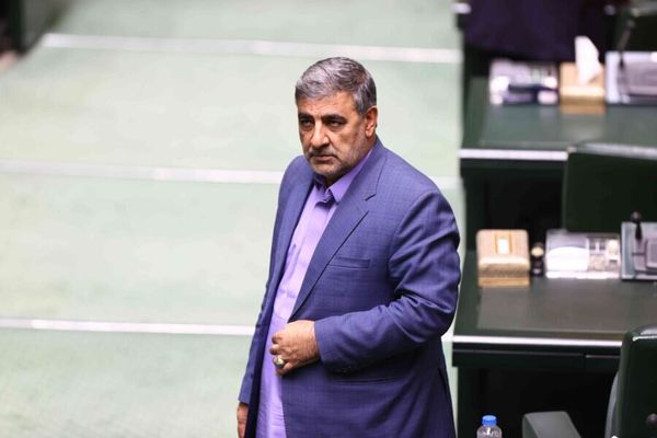 برلماني إيراني يحذّر: وقف الدعم المالي قد يؤدي إلى اضطرابات اجتماعية واحتجاجات