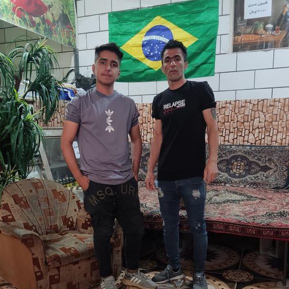 وحید عباسی در کنار آرتین رحمانی