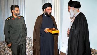 نصرالله و جمهوری اسلامی؛ از نمایندگی خمینی تا دریافت دکتری افتخاری از مصطفی معین