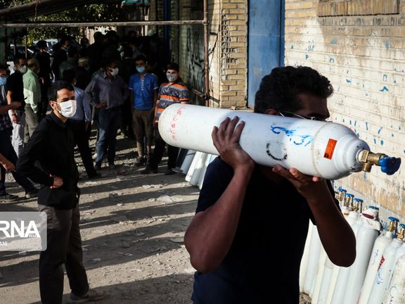 هلال احمر قم: روزی ۳۰۰ نفر درخواست کپسول اکسیژن دارند ولی کپسولها محدود است