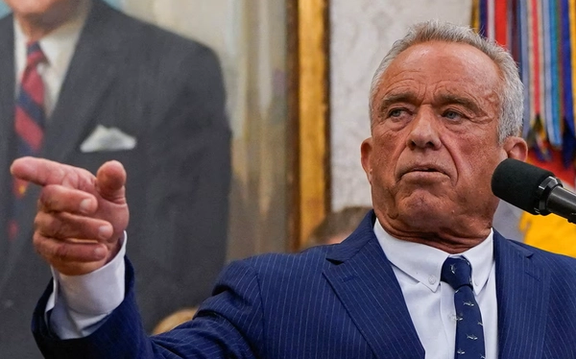 وزیر بهداشت آمریکا: تا ماه سپتامبر علت بروز اوتیسم را شناسایی میکنیم