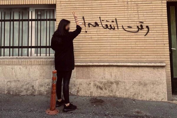 تصاعد التوتر في سجن "كرج" الإيراني".. ووفاة مشبوهة لمتظاهرين عقب الإفراج عنهم
