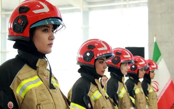 تصویری از زنان آتشنشان در تهران