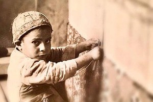 کودکی زیر دار قالی؛ روایت سفرنامهها از کودکان کار در عصر قاجار