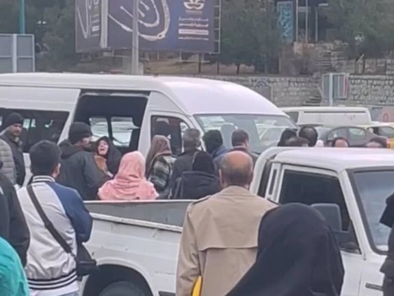 بازداشت خشن یک زن در تهران به دلیل سرپیچی از حجاب اجباری