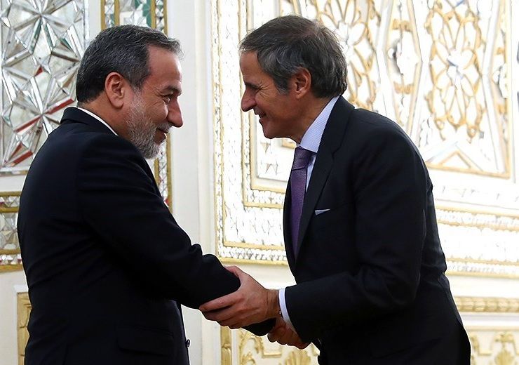 عباس عراقچی،‌وزیر امور خارجه جمهوری اسلامی و رافائل گروسی، رییس آژانس بین‌المللی انرژی اتمی