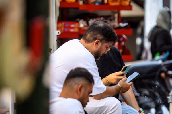 اضطراب واسع يعيد مخاوف قطع الإنترنت في إيران.. ومواطنون: "لا نعرف ماذا يخططون لنا مجددًا؟"
