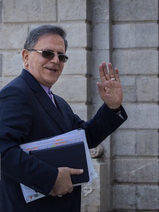 صدور کیفرخواست برای رییس سابق بانک مرکزی به اتهام «تضییع ۳۰ میلیارد دلار و ۶۰ تن طلا»