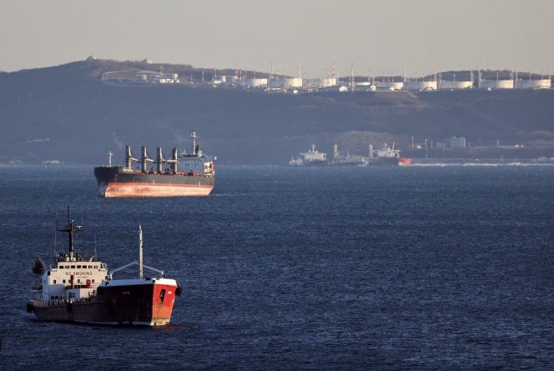 آمریکا برای خرید نفت روسیه در دریا معافیت ۳۰ روزه صادر کرد تا بازار انرژی آرام شود