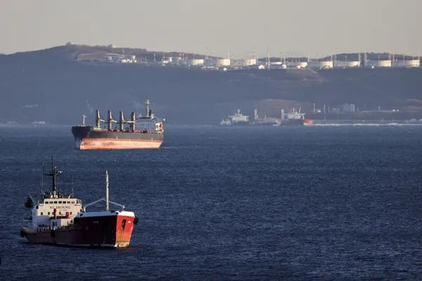 آمریکا برای خرید نفت روسیه در دریا معافیت ۳۰ روزه صادر کرد تا بازار انرژی آرام شود