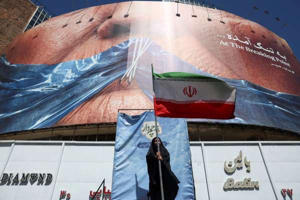 والاستریتژورنال: توافق احتمالی ایران و آمریکا نزدیک و مزیت آن بازگشایی تنگه هرمز است