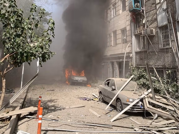 فعالان مدنی خواستار خاتمه جنگ و توقف غنیسازی اورانیوم در ایران شدند