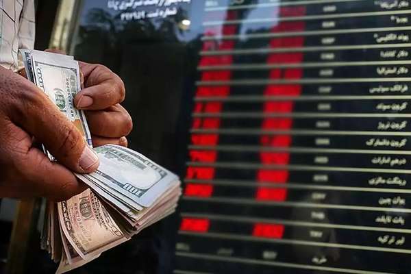 كيف تؤدي أسعار الصرف المتعددة إلى فساد البنوك الإيرانية؟