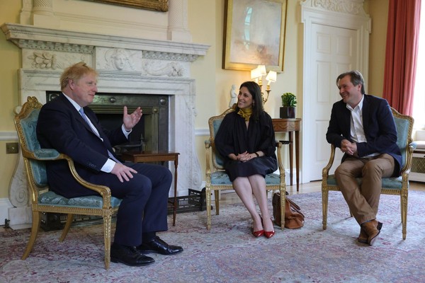 نازنين زاغري المعتقلة السابقة في إيران تلتقي رئيس الوزراء البريطاني