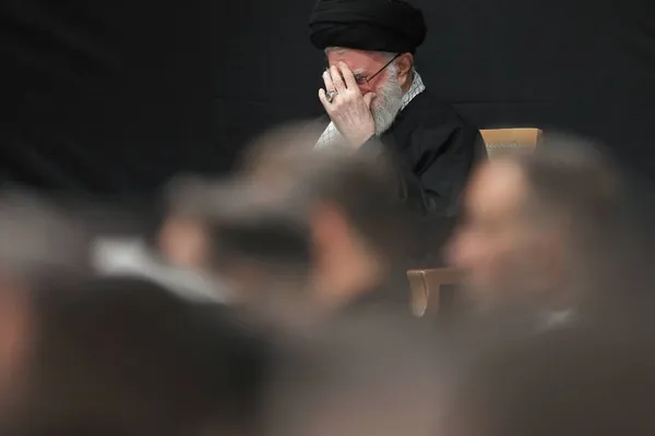 حساب فارسی وزارت خارجه آمریکا: خامنهای آزرده است چون مردم ایران به ۴۷ سال دروغ پی بردند