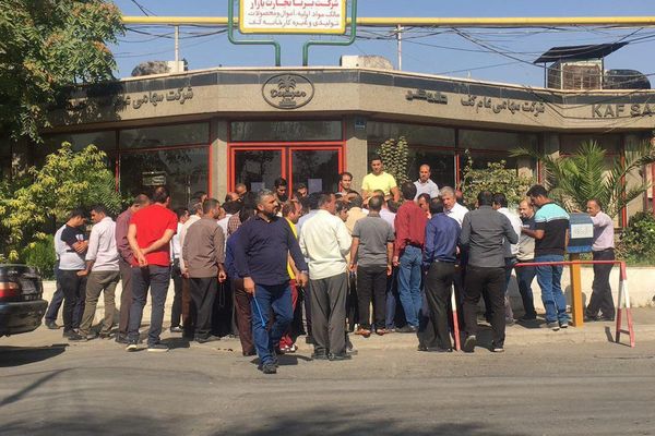 غضب بين عمال شركة داروكر للتغليف شمالي إيران بسبب تأخر رواتبهم 5 أشهر