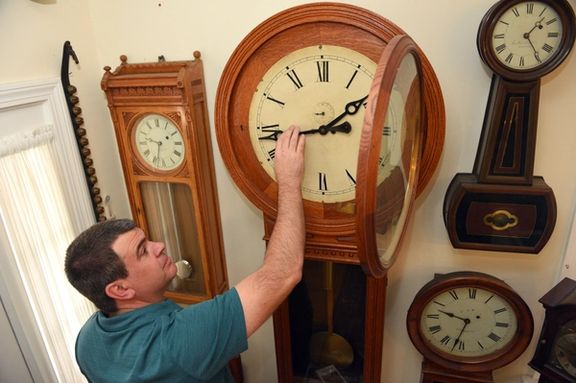 ساعت رسمی کشور سال ۱۴۰۱ یک ساعت جلو کشیده میشود