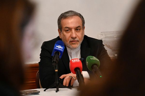 مدیر اجرایی دیدهبان سازمان ملل به عراقچی: پا به داووس بگذاری از تو شکایت میکنیم