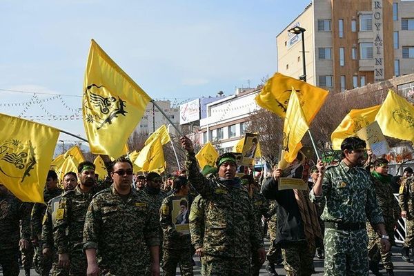 قوات مدعومة من إيران انتقلت من العراق لسوريا..ومركز أميركي: الدفاع عن الأسد أصعب من السابق