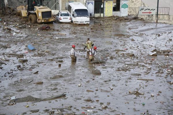 مع زيادة عدد القتلى والمفقودين.. تحذير من فيضانات في 21 محافظة إيرانية