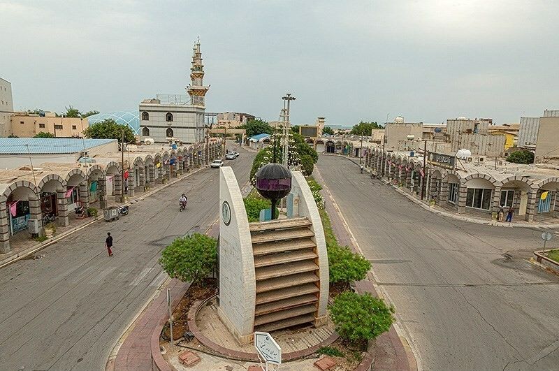 پیام مخاطب: حکومت اجازه خروج کارمندان انرژی از جزیره خارک به دلیل حملات را نمی‌دهد