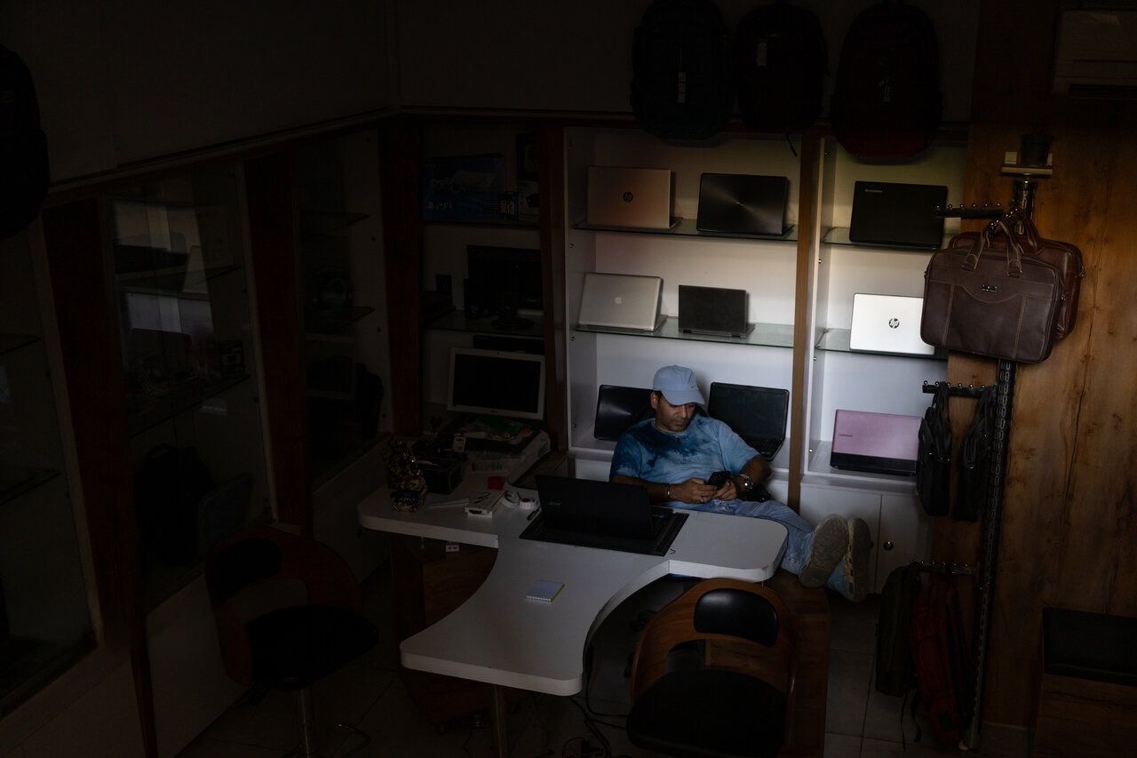 Iran bears biggest economic cost of Hormuz closure