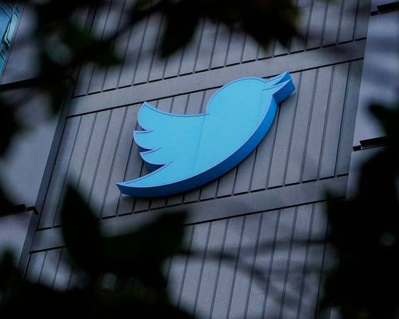 ایلان ماسک تابلوها و سایر اقلام توییتر را حراج میکند