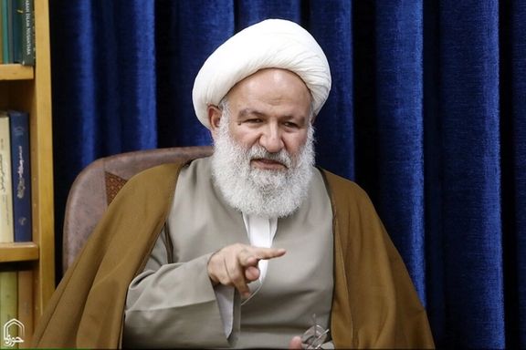 رئيس جمعية مدرسي الحوزة مخاطبًا الرئيس الإيراني: امنعوا النساء من دخول الملاعب