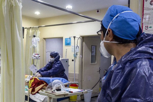 "مكافحة كورونا" الإيرانية: انتشار سلالة جديدة من الفيروس وزيادة الإصابات 20% خلال يوم