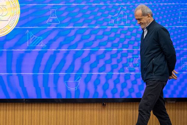 الرئيس الإيراني: لماذا لا نكون أفضل من دبي وقطر؟