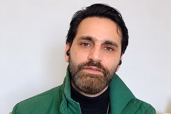 بابک مرادیفر، فعال سیاسی، برای اجرای حکم ۳۰ ماه زندان احضار شد