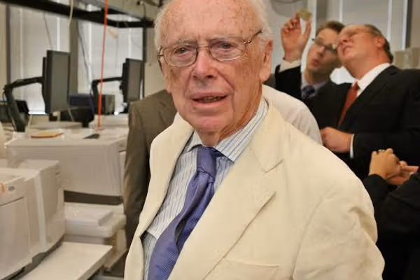 جیمز واتسون، کاشف نابغه و جنجالی ساختار دوتایی دیانای، درگذشت