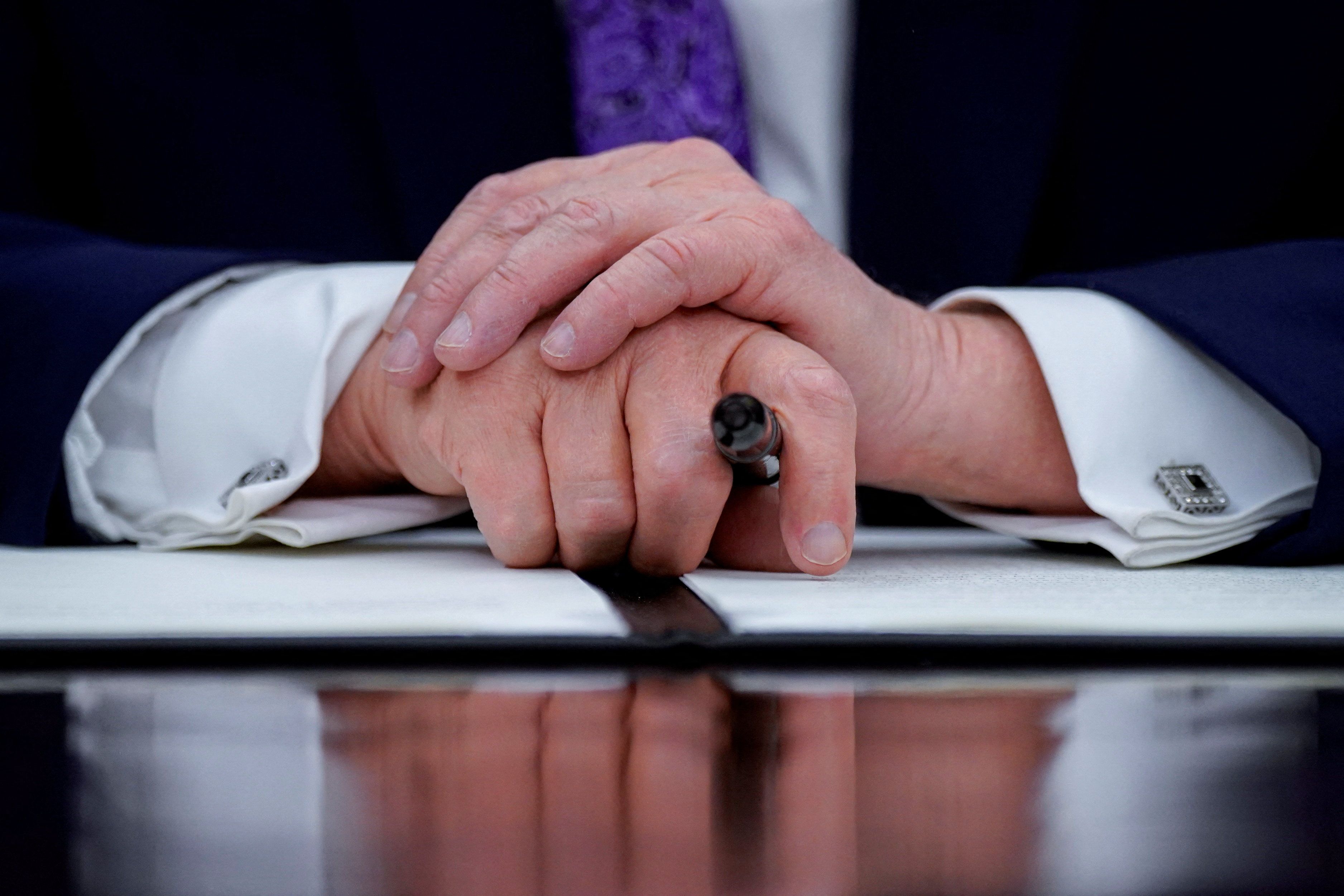 ترامپ ایالت‌های محدودکننده هوش مصنوعی را به قطع بودجه فدرال تهدید کرد