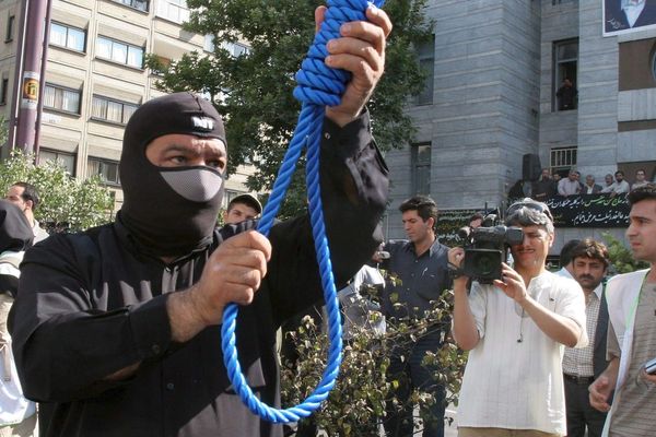 93 حالة خلال شهر.. تحذير أممي من "الزيادة الحادة في عمليات الإعدام" بإيران