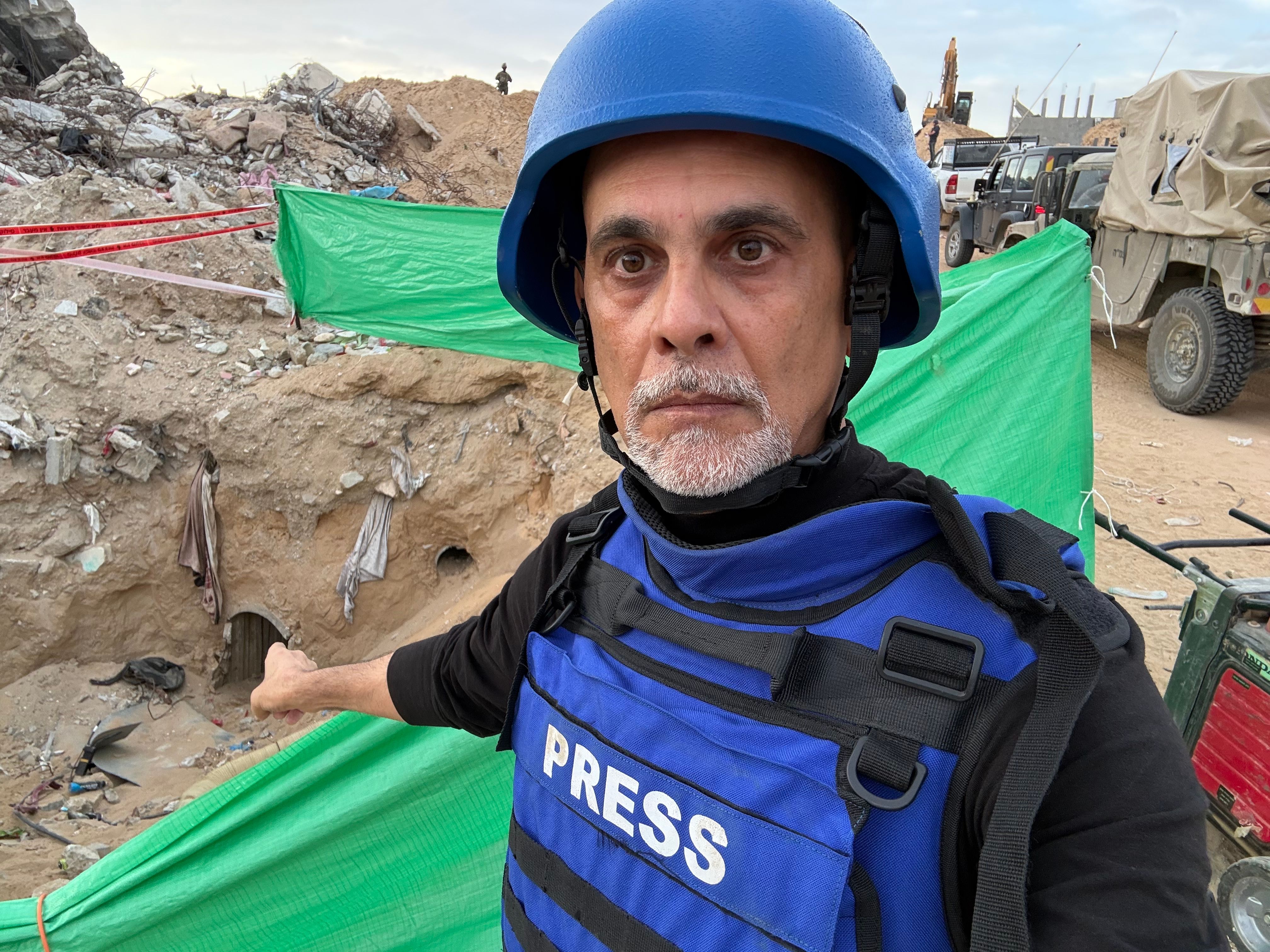 خبرنگار ایران&zwnj;اینترنشنال در ورودی تونل رفح